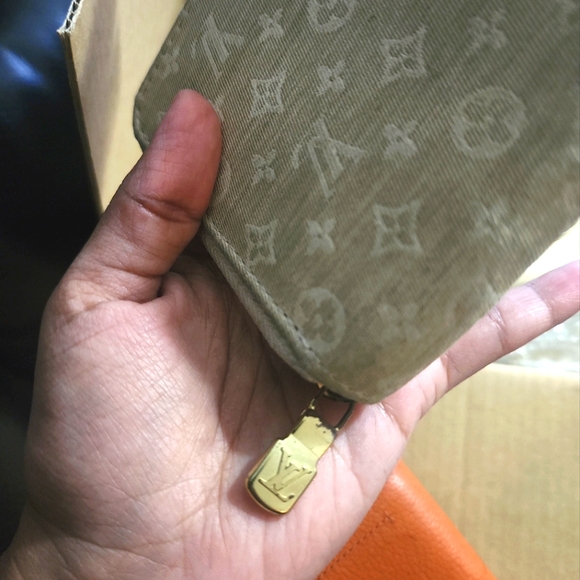 Louis Vuitton Idylle Mini Lin Zippy Zip Around Wallet - Picture 4 of 7
